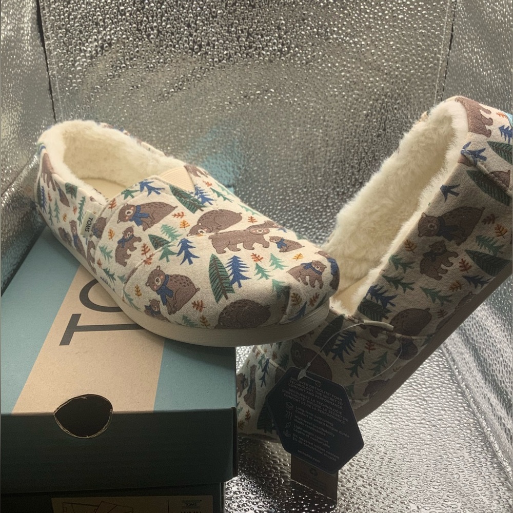 NIB Toms womens super cute bear print